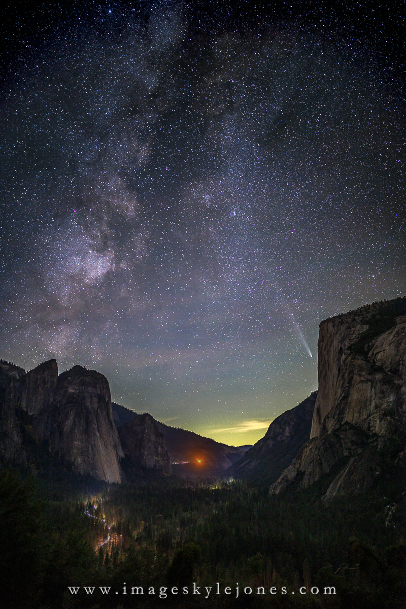 1346 Reverse Tunnel View Stars and Comet_1200.jpg