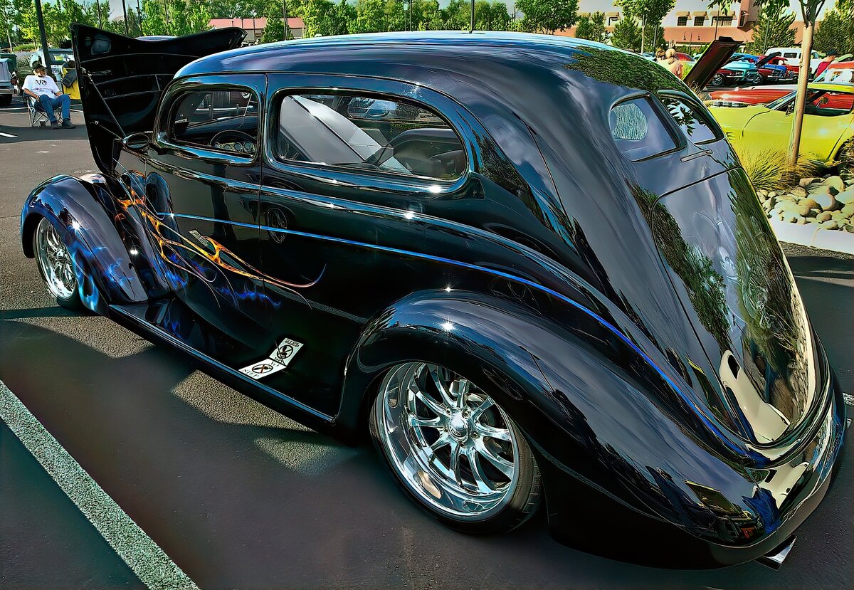 1937 Ford 2 Dr Side View .jpg