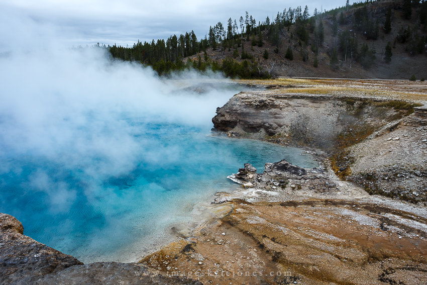 2276 Excelsior Geyser_850.jpg