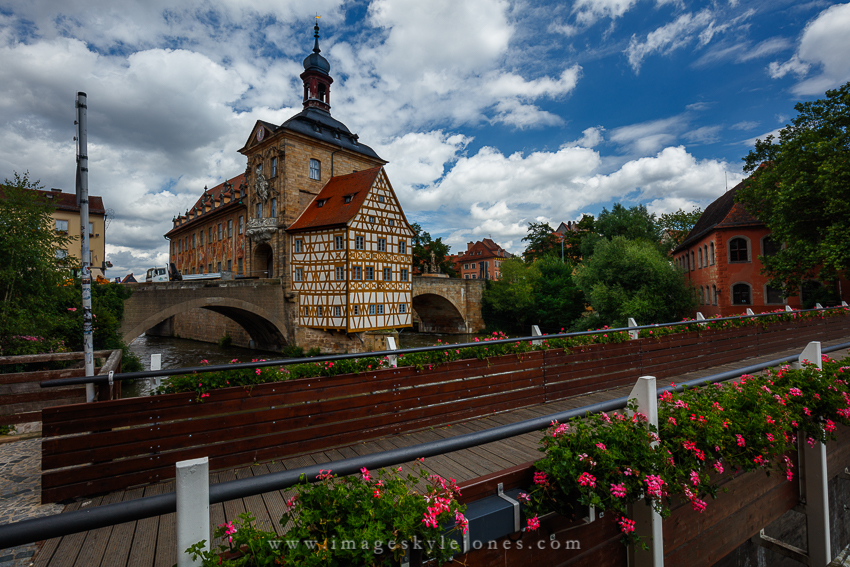 2625 Bamberg Rathaus and Flowers_850.jpg