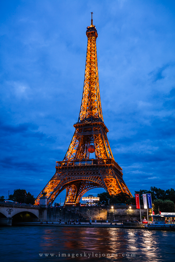 3105 Eiffel Tower and Seine_850.jpg