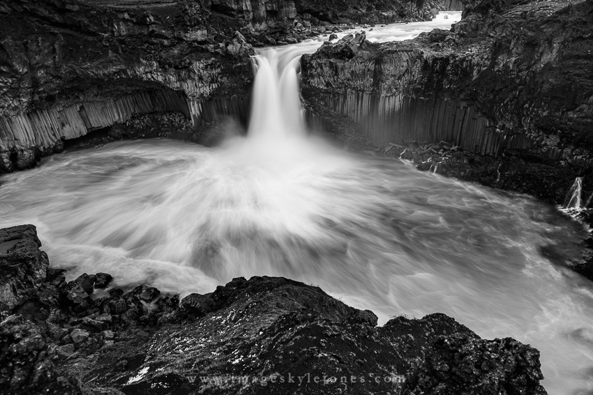 4928 Aldeyjarfoss Black and White_850.jpg