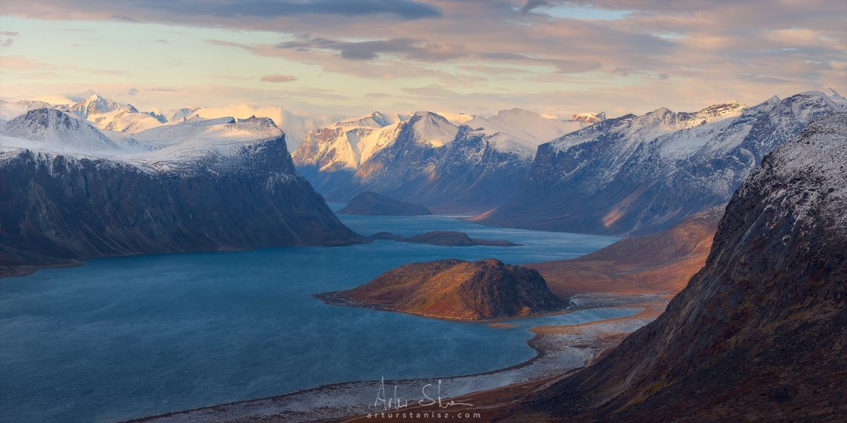 Between the Cliffs 1600.jpg