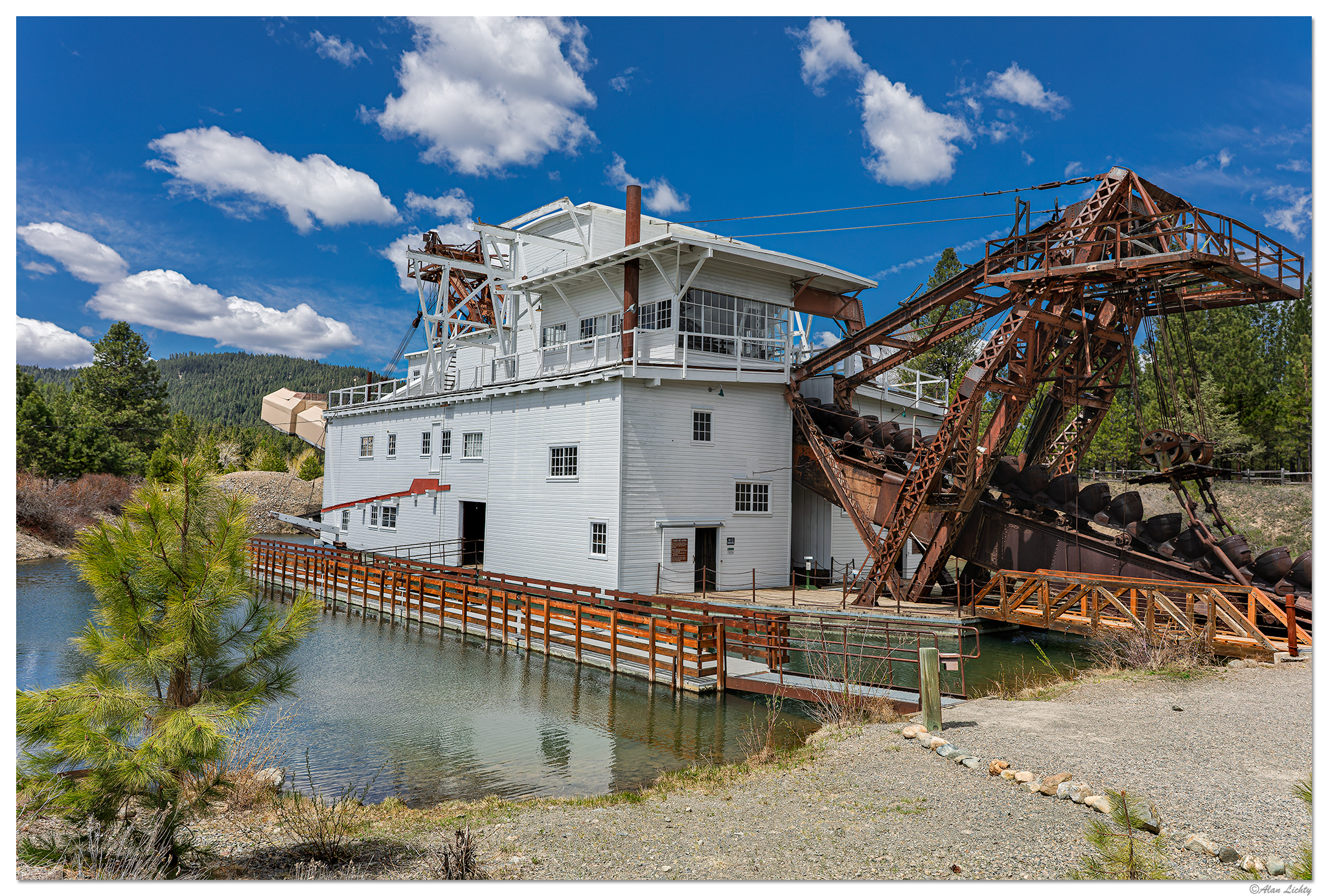 C5D4_SumpterDredge050819.jpg
