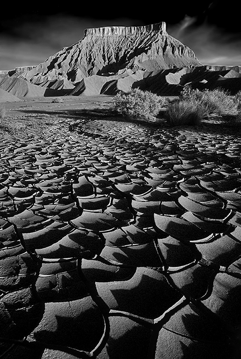 Caineville Mesa B&W II.jpg