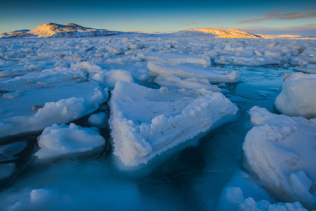 Cape Dorset floes and water HDR.jpg