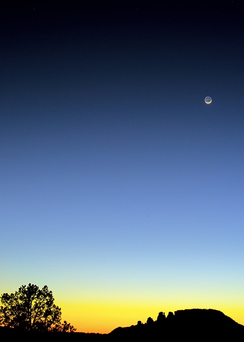 Crescent moon over the Cockscomb.jpg