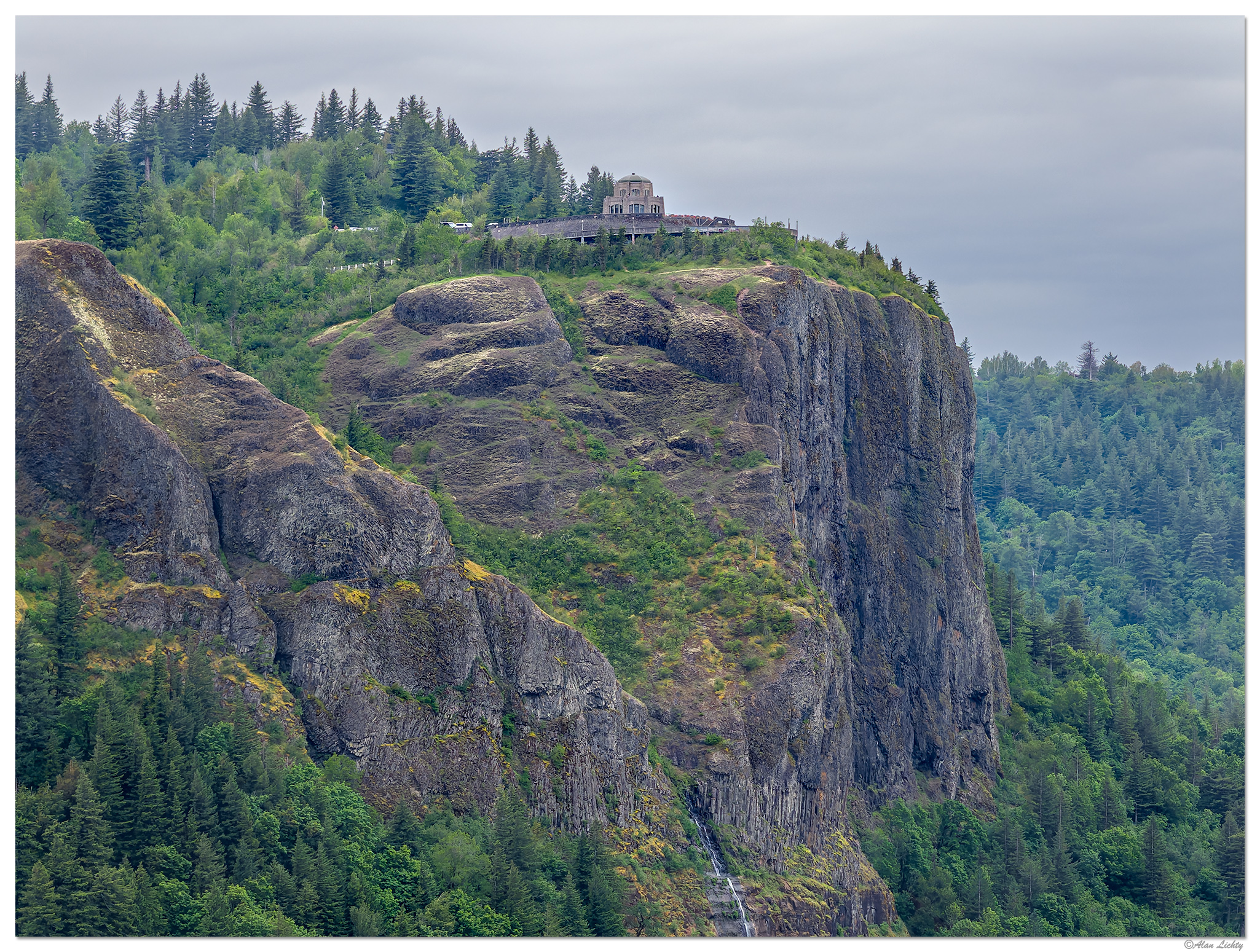 Crown Point and the Vista House | Focal World