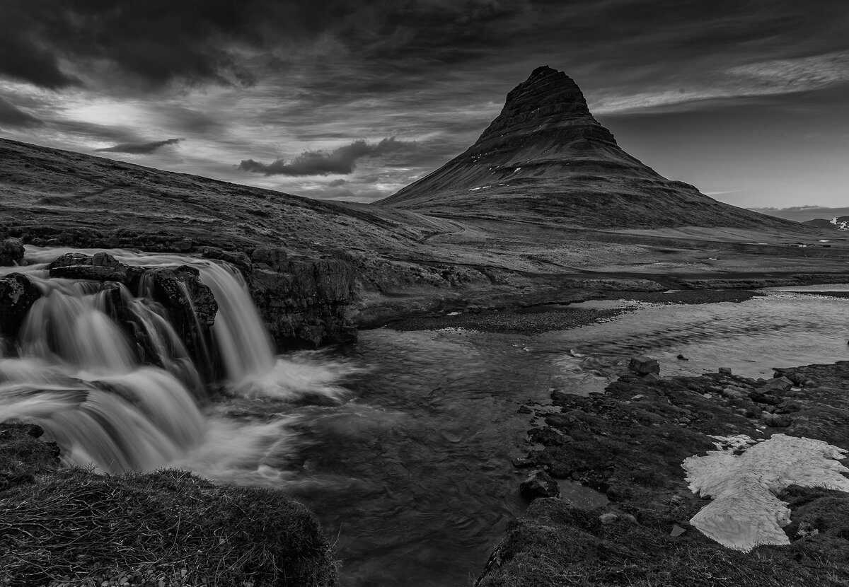 Kirkjufellfoss Iceland.jpg