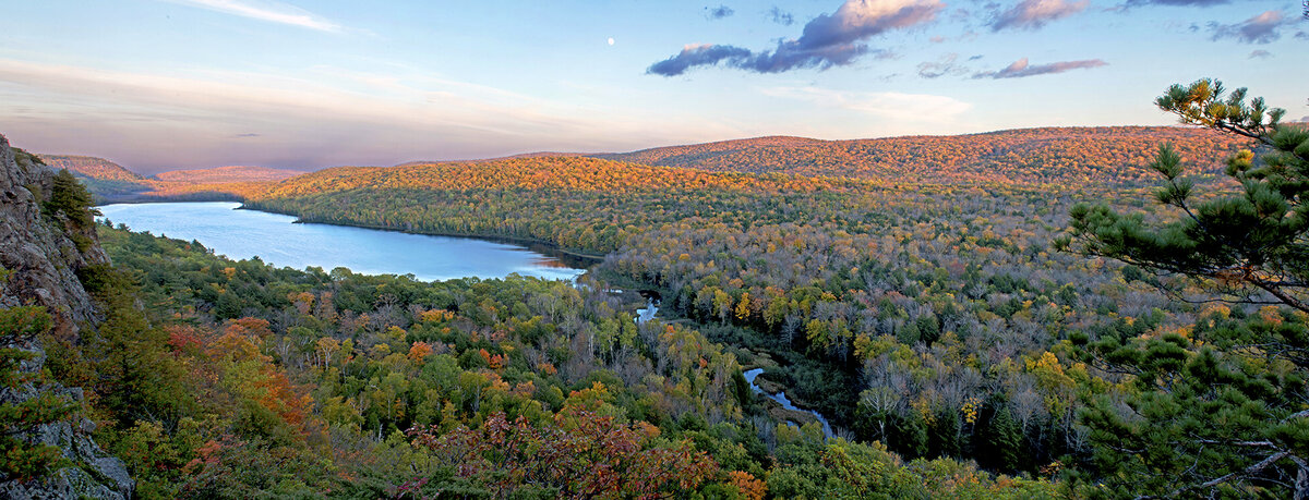 Lake of the Clouds pano.jpg