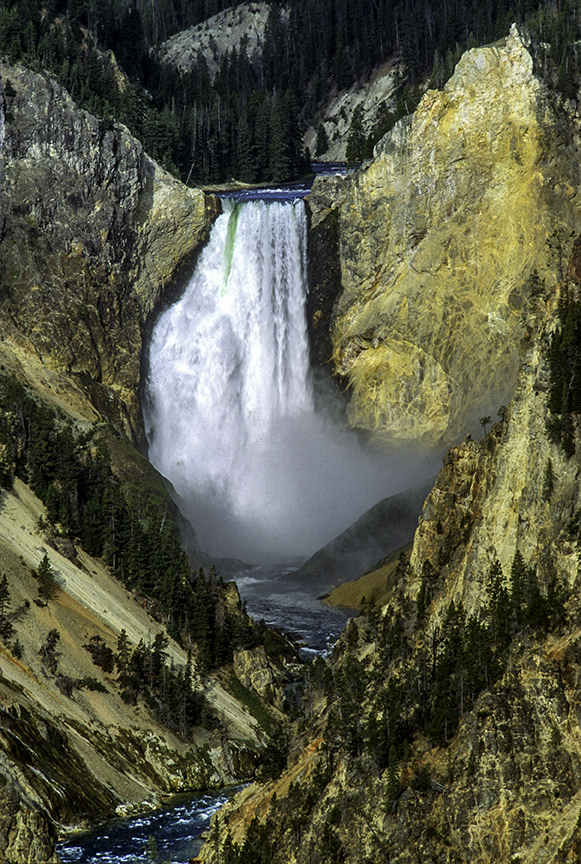Lower Yellowstone Falls, vert.jpg