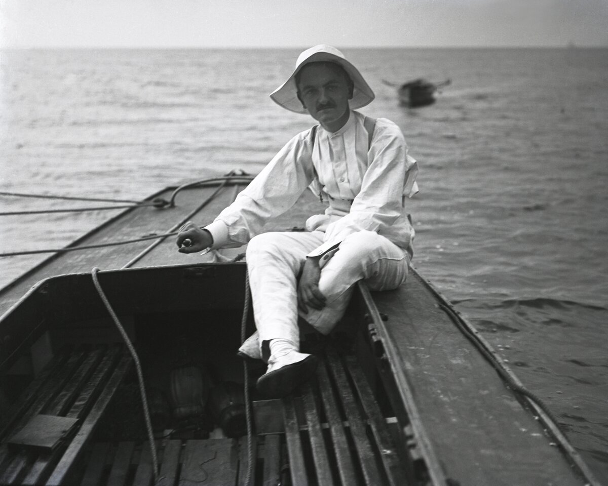 Man-Boat_210813_002_l1w.jpg