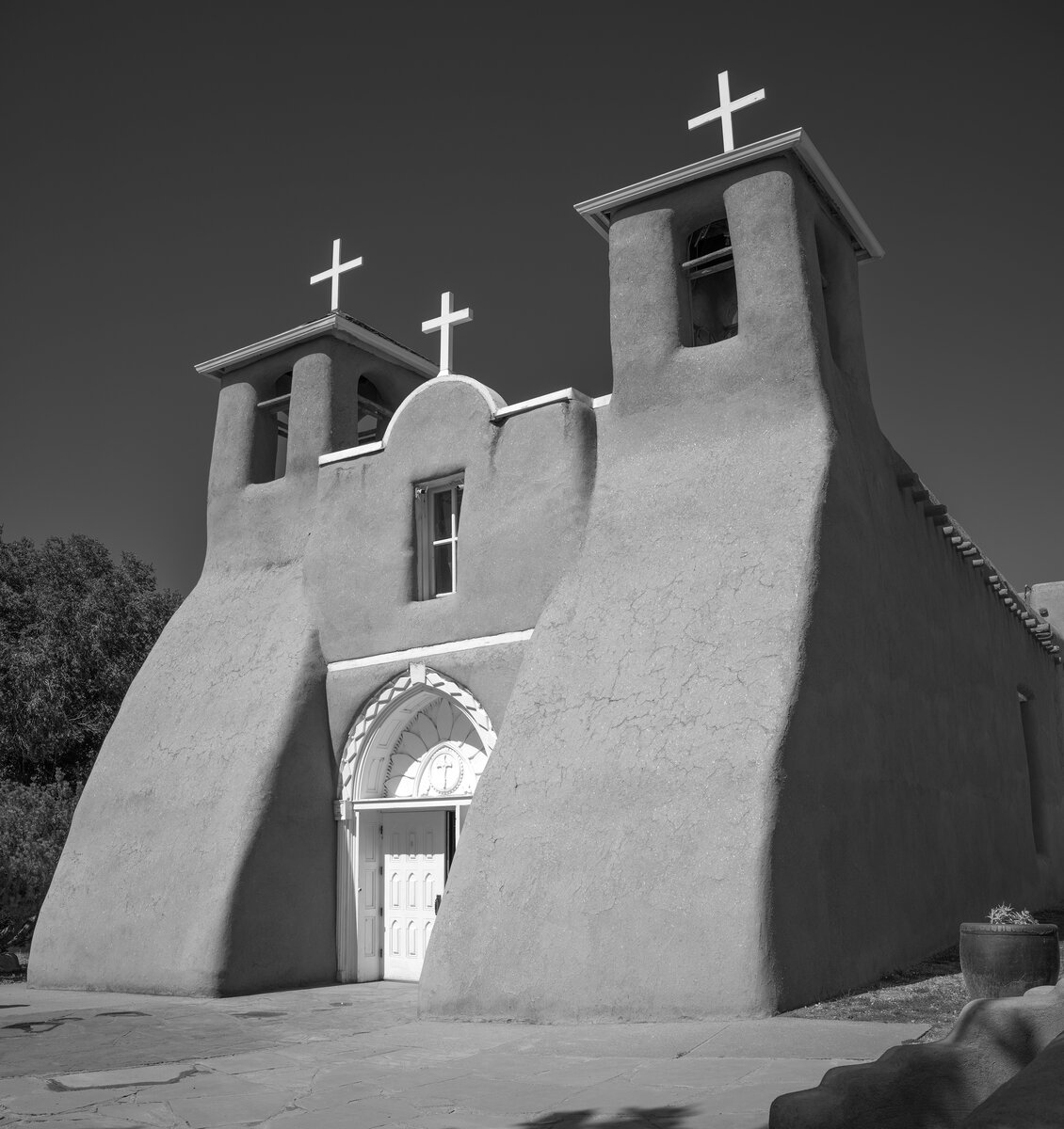 missionbw.jpg