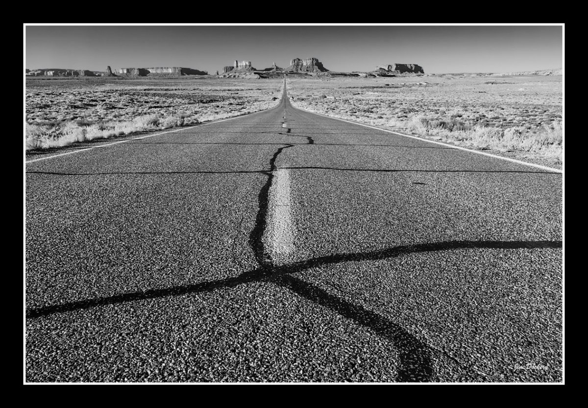 Monument-Valley-D2-(91)bw.jpg
