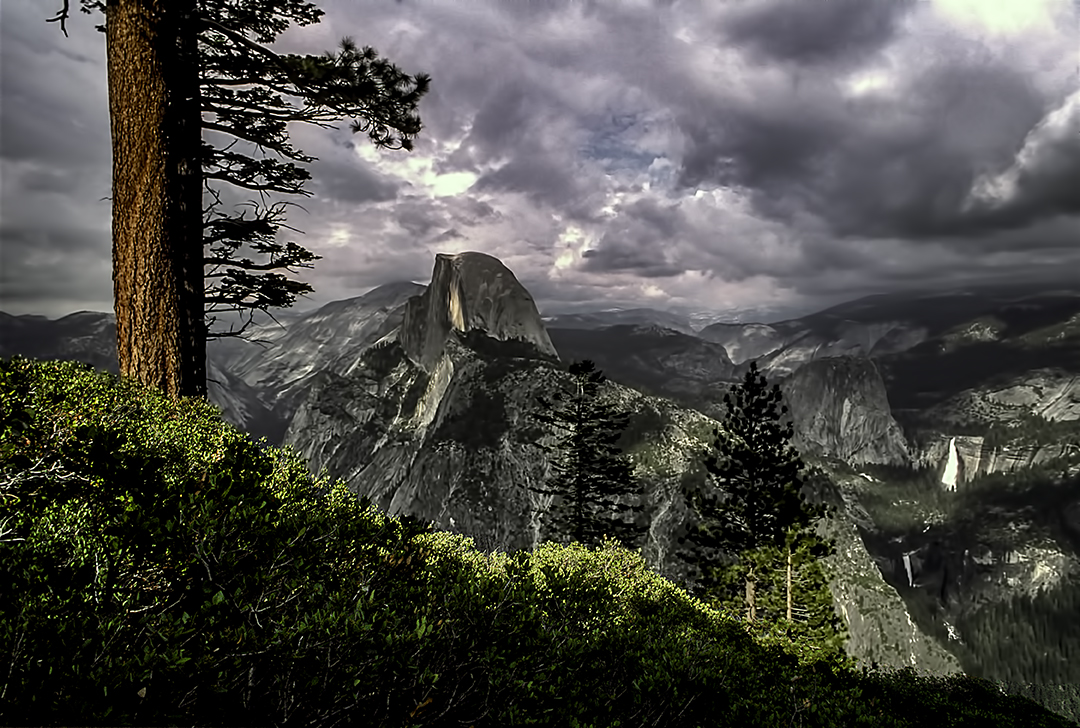 Panoramic view of Yosemie National Park, CA.jpg