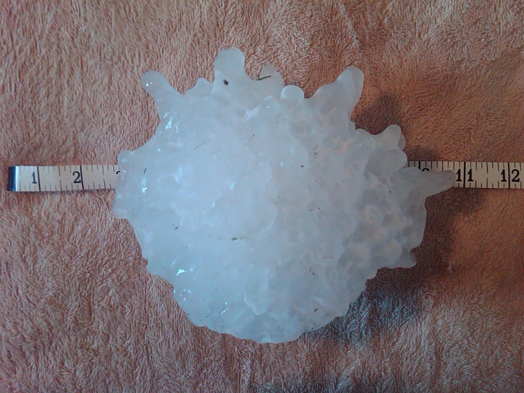 Record_hailstone_Vivian_SD.jpg