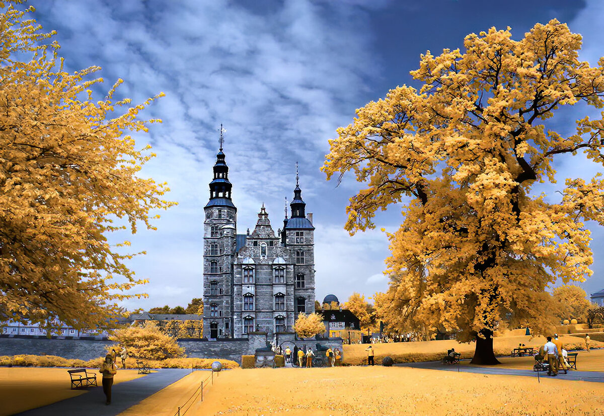 Rosenborg Castle...Copenhagen.jpg