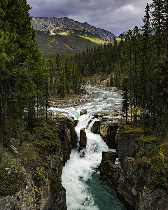 Sunwapta falls new.jpg