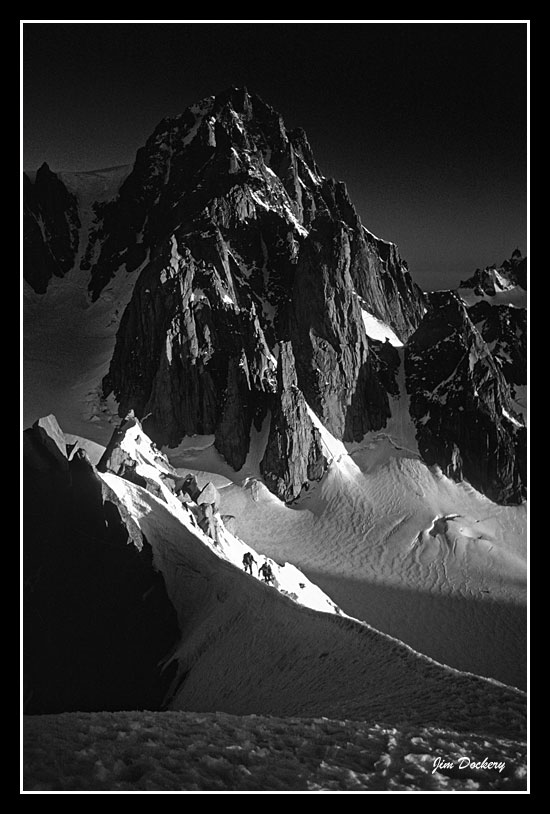 Top-of-Tour-Ronde-N-face-bw.jpg