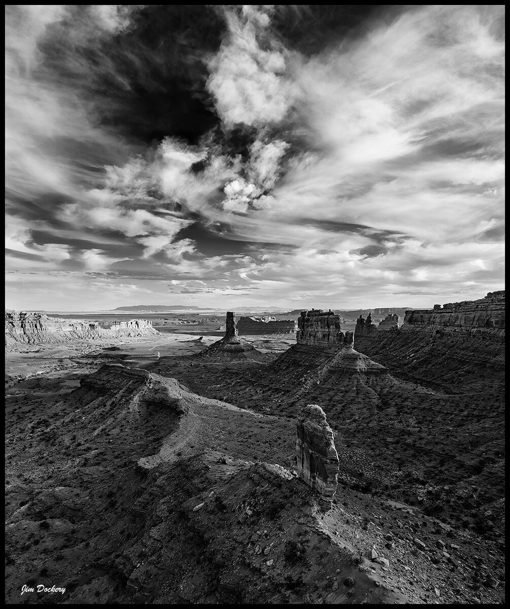 Valley-of-the-Gods022a-Pano bw.jpg