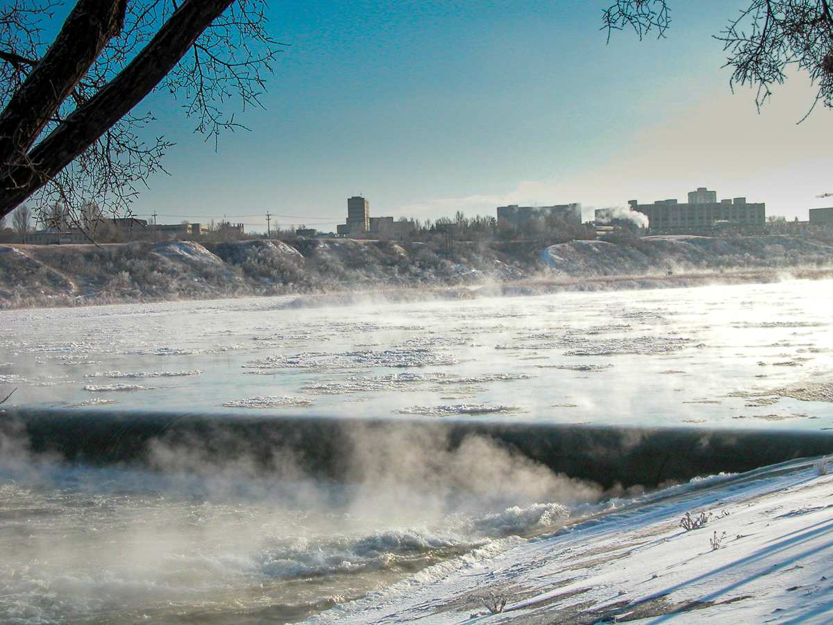 Water over wier.jpg
