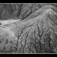Rock-cracks-hills-bw_Pano1