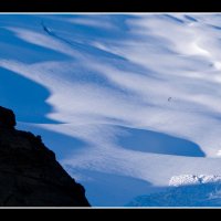 Climbers-cross-glacier