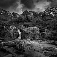 _DSC4644-4 mono 1600 white stroke.jpg