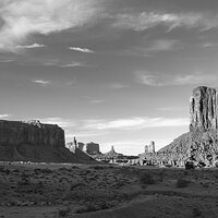 LRCC_sRGB_MonumentValleyView_B&W_V3_FW_TAP32091.jpg
