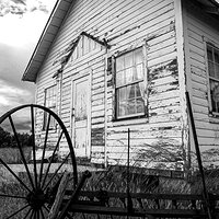 plow_house_BW